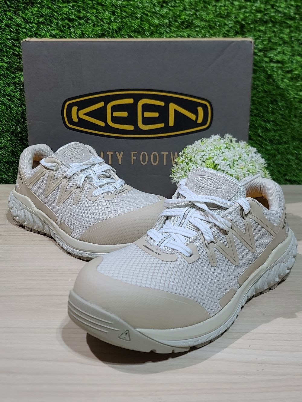 KEEN Utility Dillon Comp Toe work sneakers / Birch/Silver US 8 NEW